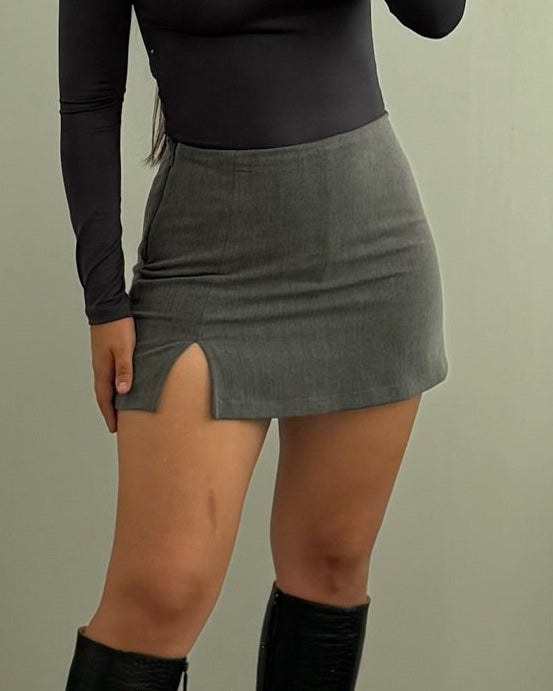 FALDA SHORT CAMILA - GRIS OSCURO