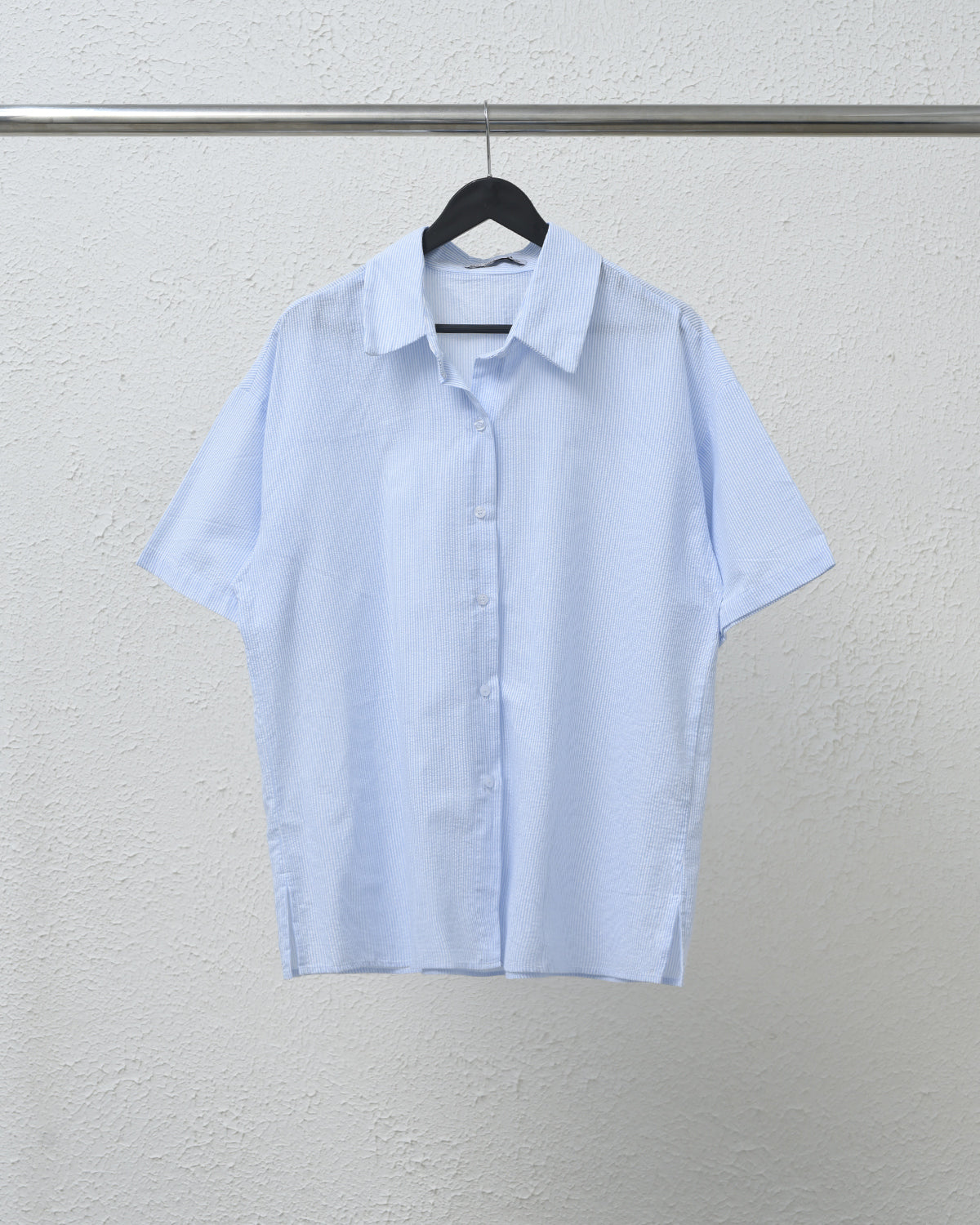 CAMISA BALI MANGA CORTA - RAYAS DELGADAS CELESTE OSCURO